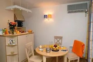 Promenade Des Bains *